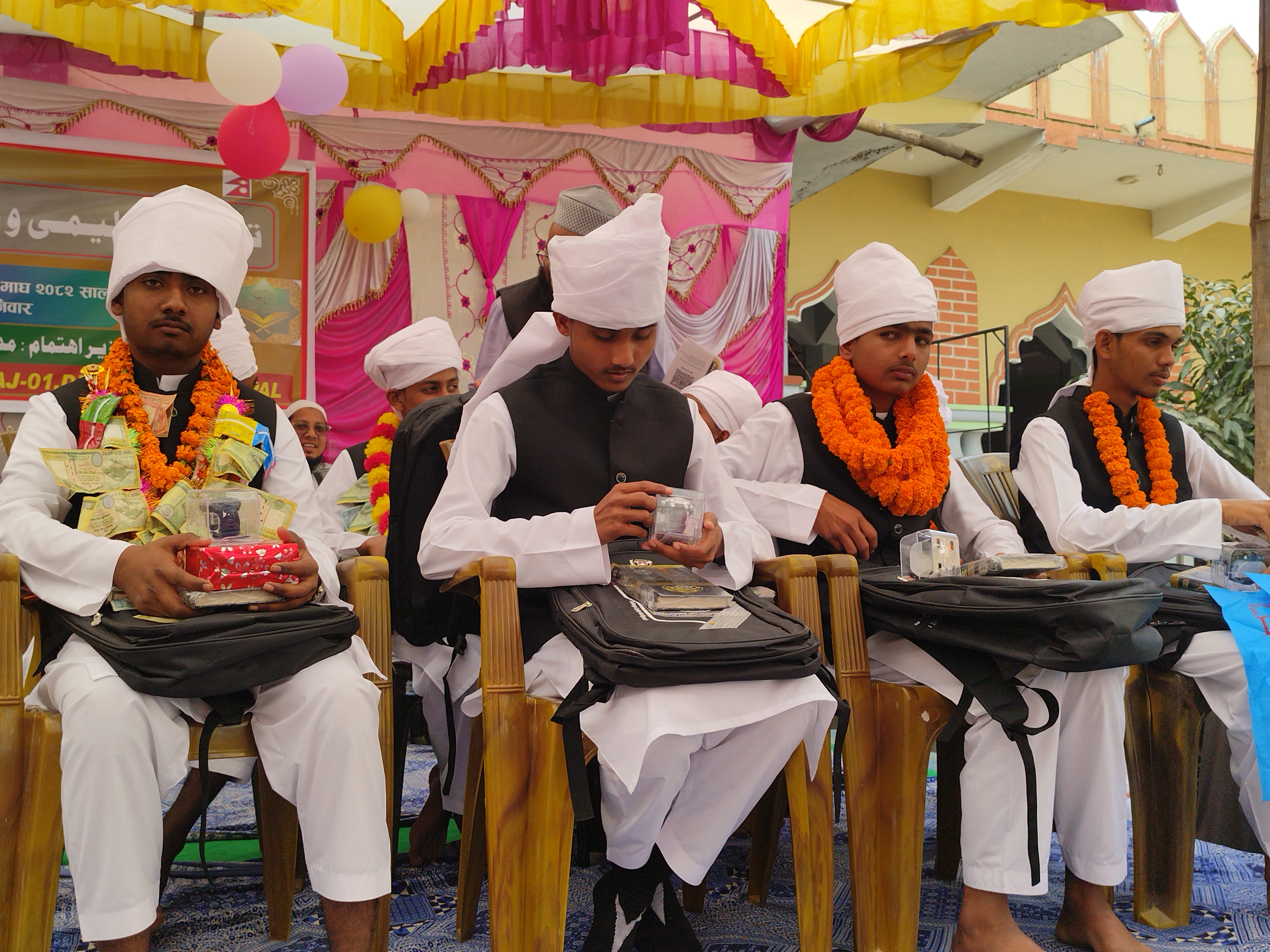 हिफ्ज–ए–कुरआन पूरा गरेका ८ विद्यार्थी सम्मानित
